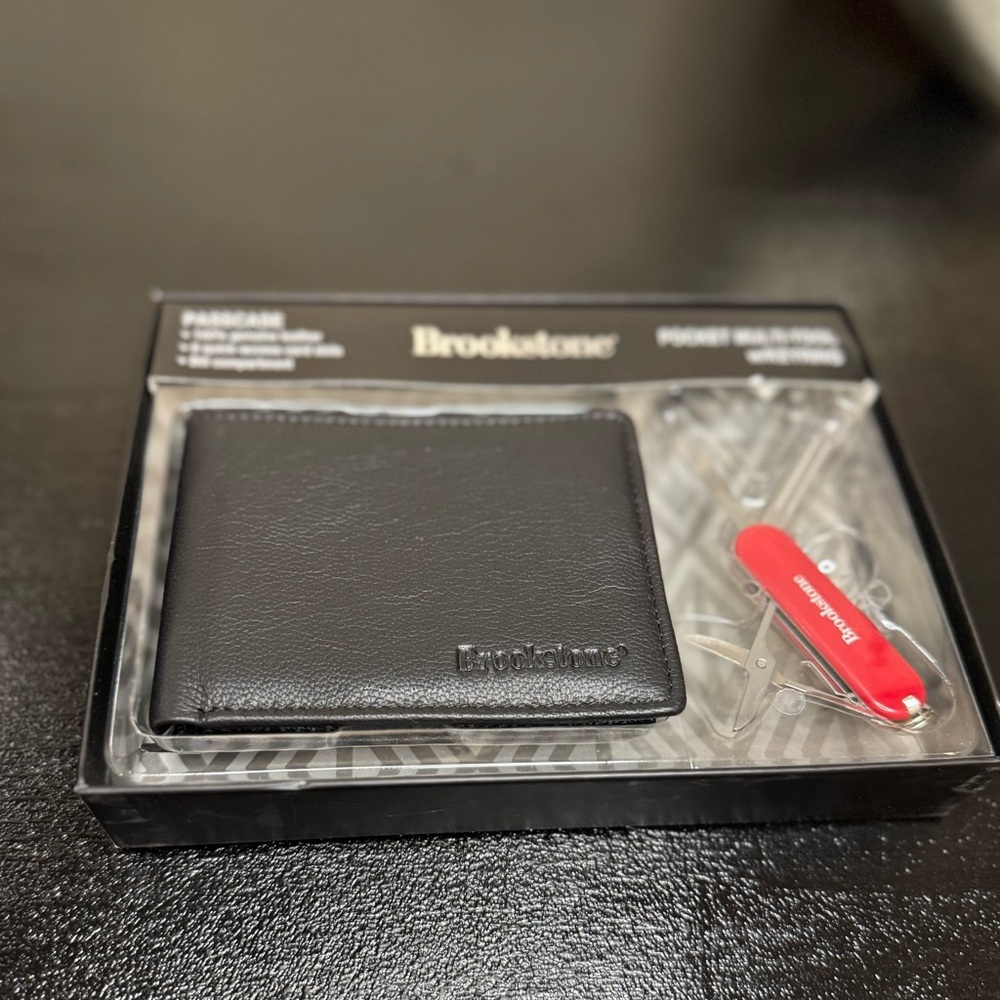Leather Black Brookstone Wallet With Pocket Multi Tool Keyring NWT - Picture 2 of 9